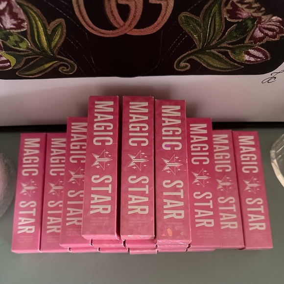 Jeffree Star Magic Star concealers - Picture 7 of 7
